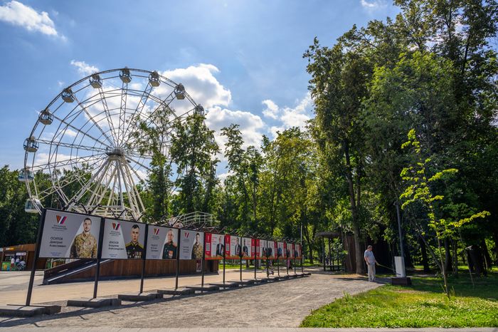 Аттракционы летом в Наташинском парке Люберец