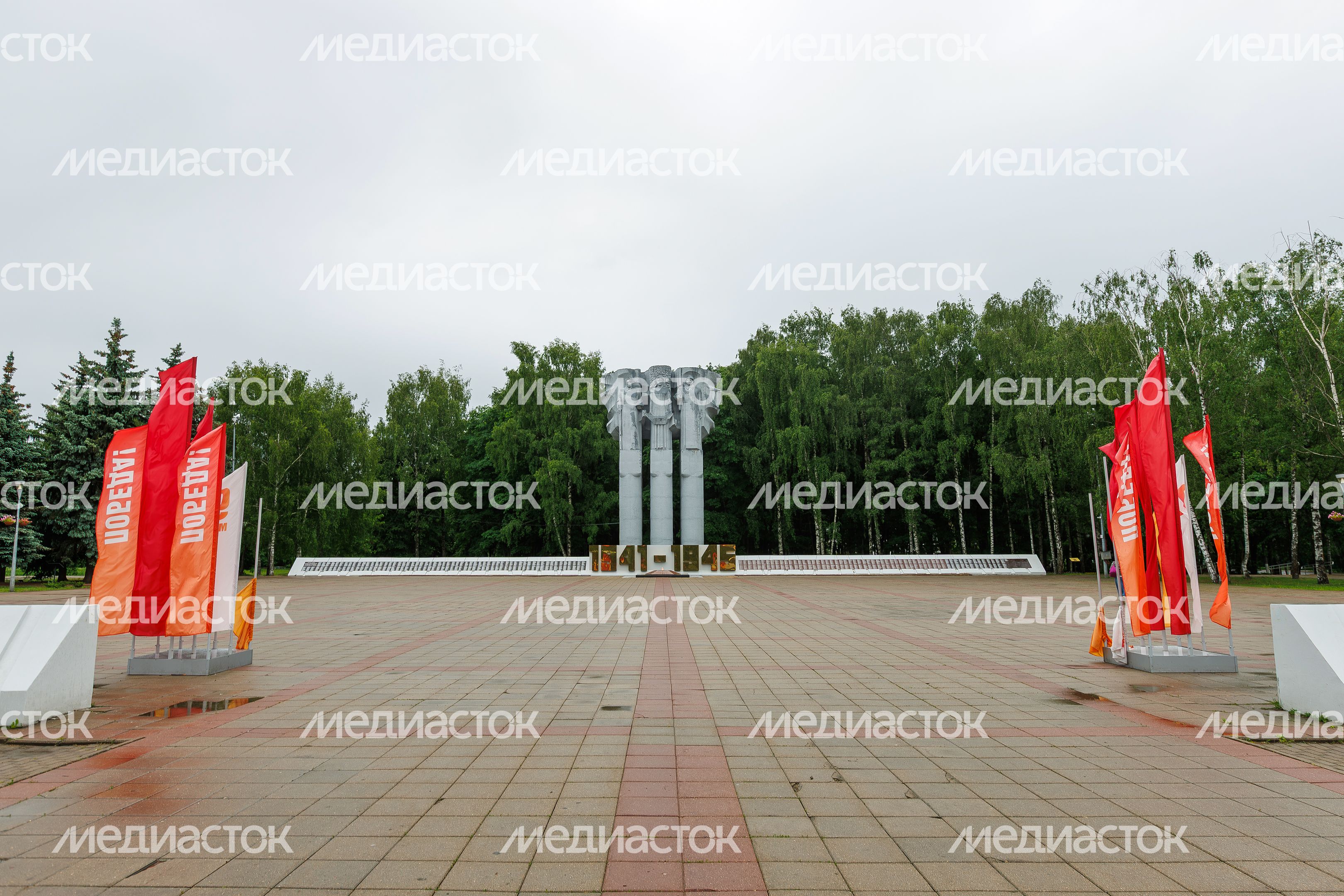 Мемориал Славы погибшим в Великой Отечественной войне 1941-1945 гг. в парке Победы Королева Мемориал Славы погибшим в Великой Отечественной войне 1941-1945 гг. в парке Победы Королева