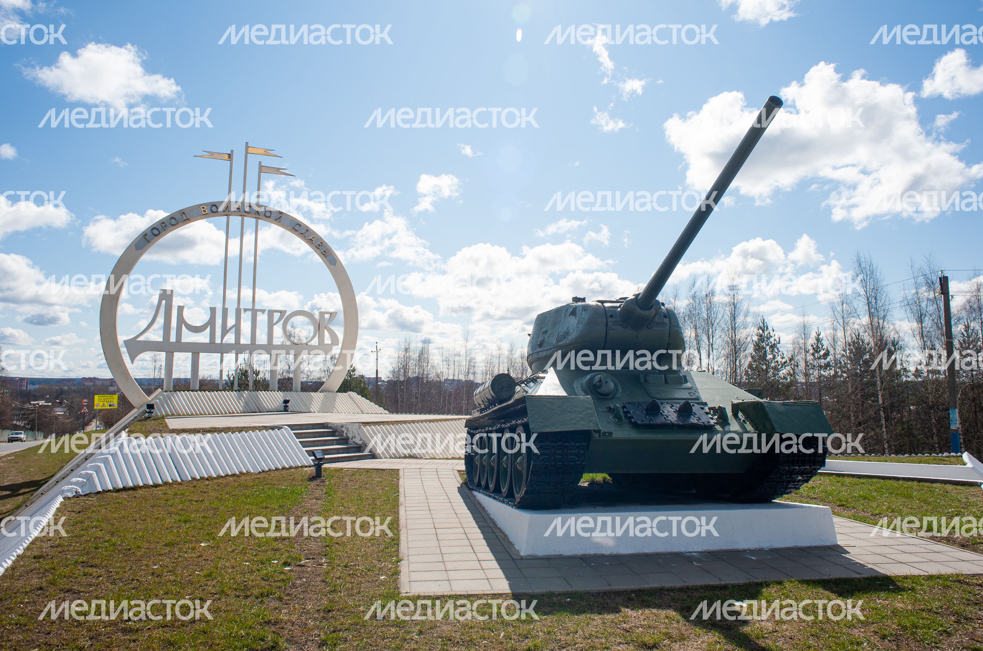 Въезная стелла в город Дмитров