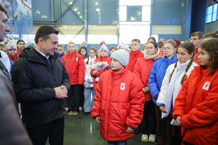 Андрей Воробьев навестил пилотажные группы на авиабазе в Кубинке