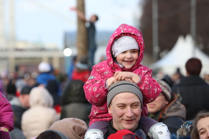 Масленичные гуляния в парке Горького в Москве