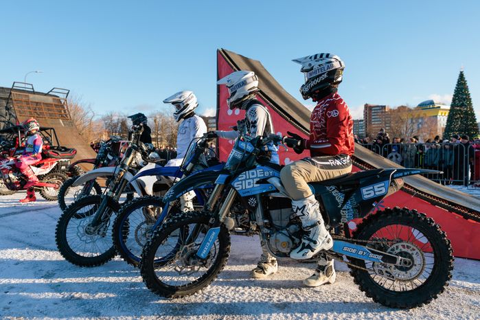 Зимний фристайл-мотокросс от команды FMX13 в Одинцово