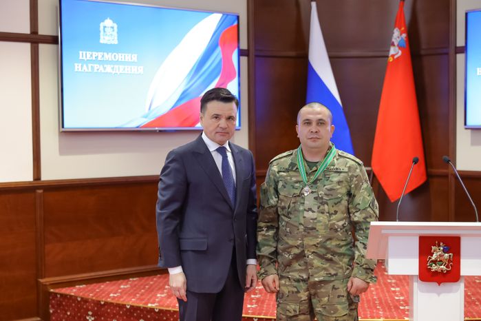 Андрей Воробьев наградил участников СВО, спасателей, врачей и росгвардейцев