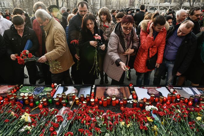 Траурный митинг памяти 11 жертв теракта в Санкт-Петербурге