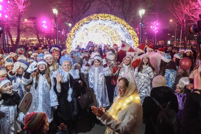 Парад Снегурочек в Москве
