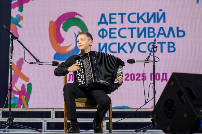 Баянист Илья Шевченко, воспитанник ДШИ №1 города Люберцы, выступает на гала-концерте III Детского фестиваля искусств