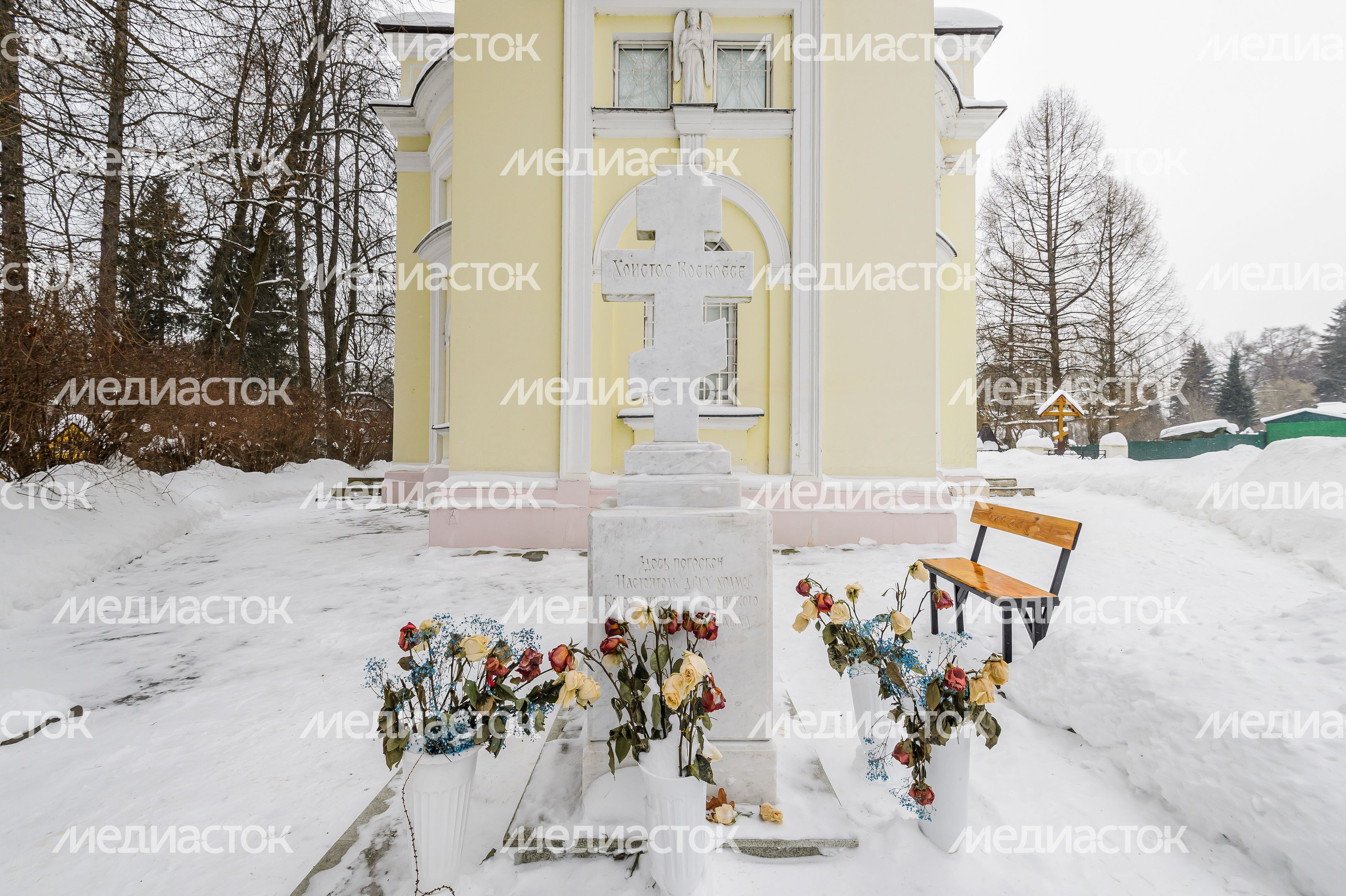 Храм Святых Апостолов Петра и Павла в Марфино зимой