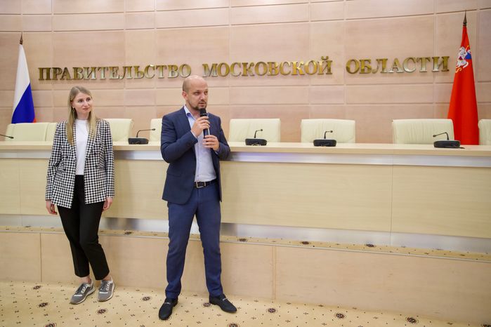 Подмосковным тренерам вручили сертификаты на покупку жилья по соципотеке