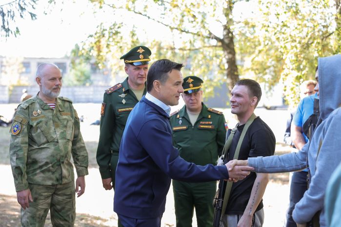 Андрей Воробьев проверил работу пункта отбора на военную службу по контракту в Балашихе