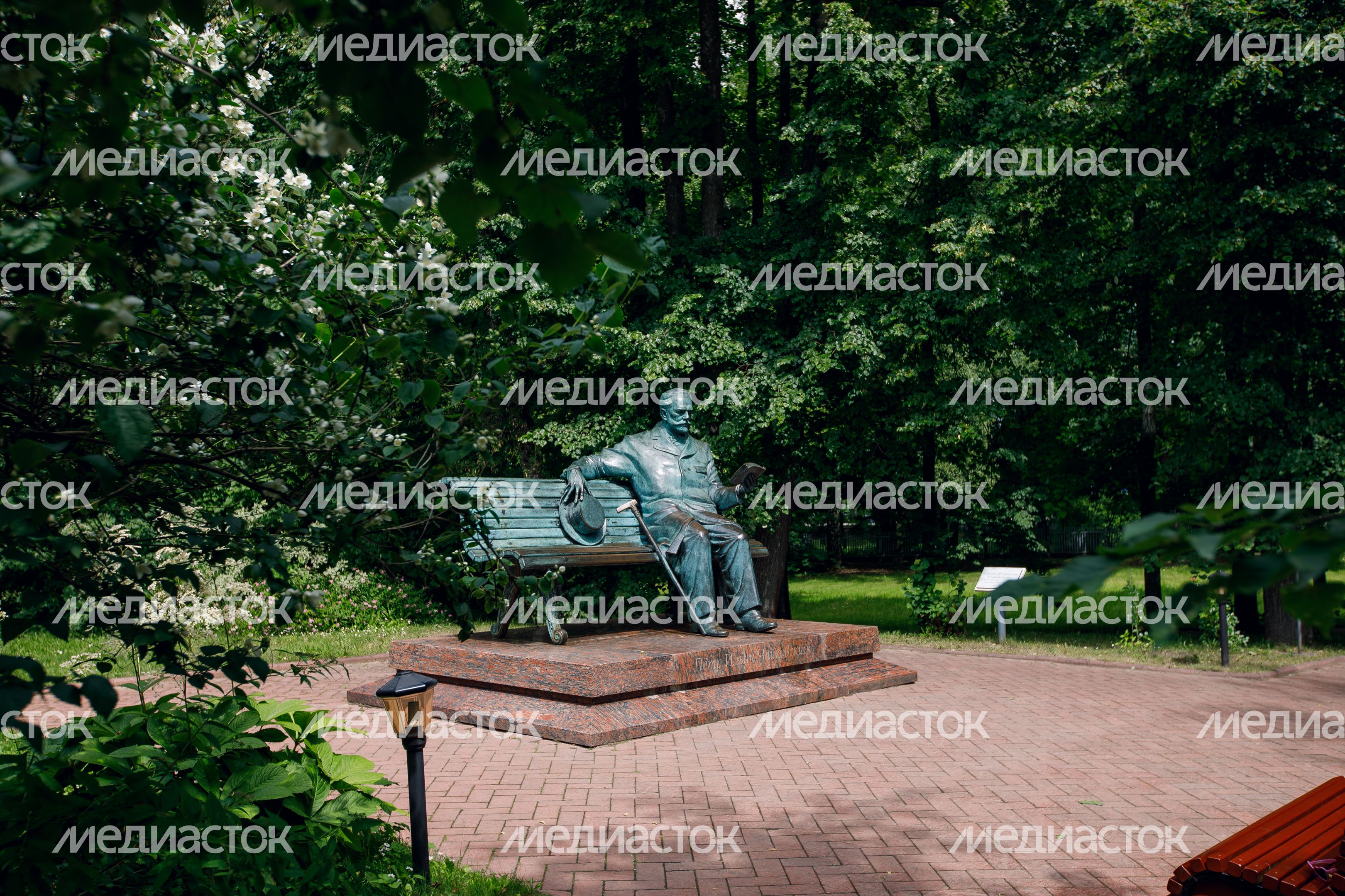 Памятники Чайковскому Памятники Чайковскому