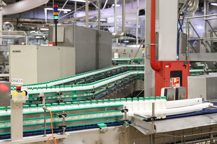Молкомбинат "Чеховский" - самый большой завод молочной продукции в России