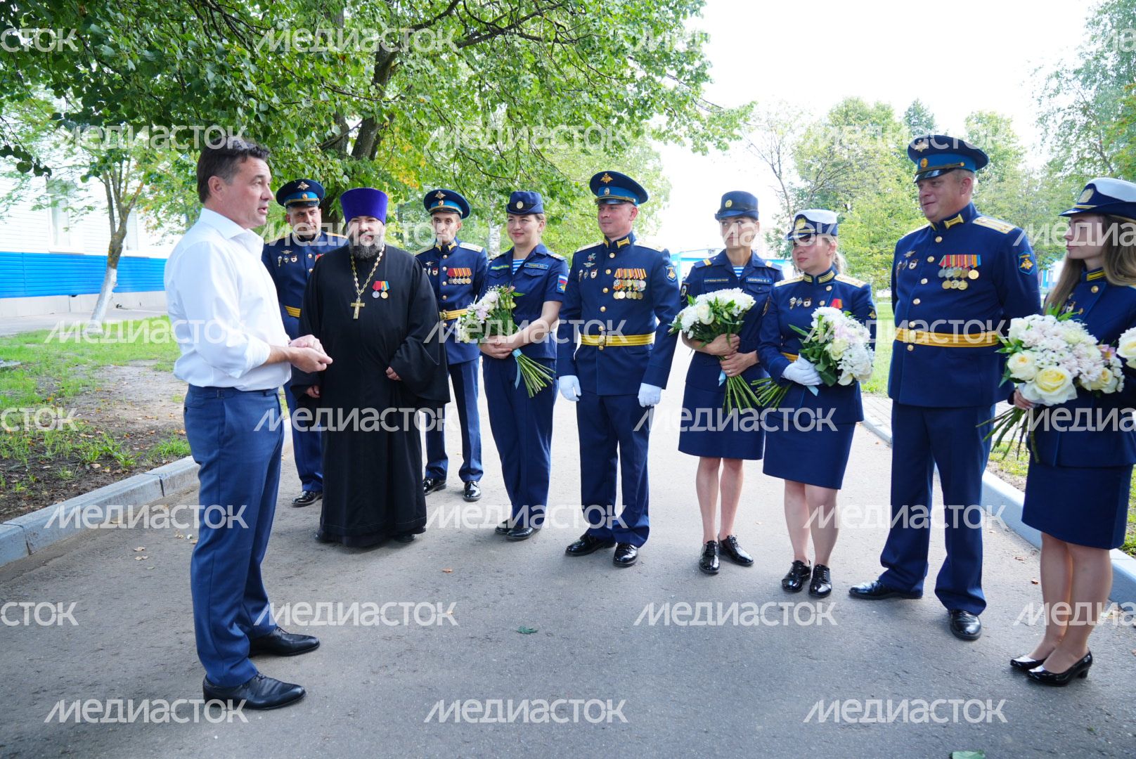 Поздравление военнослужащих с Днем ВДВ в Медвежьих Озерах Губернатором Подмосковья
