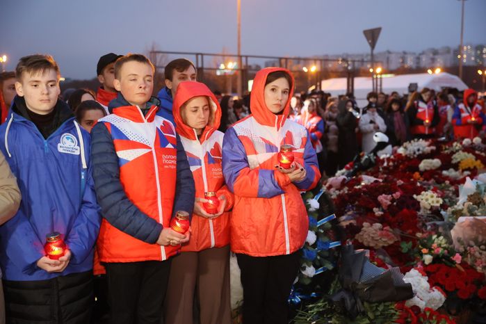 Акция памяти "Журавли" прошла на девятый день после теракта в "Крокус Сити Холле"