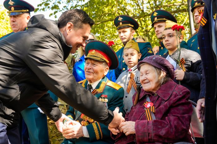 Андрей Воробьев на церемонии зажжения Вечного огня в Королеве
