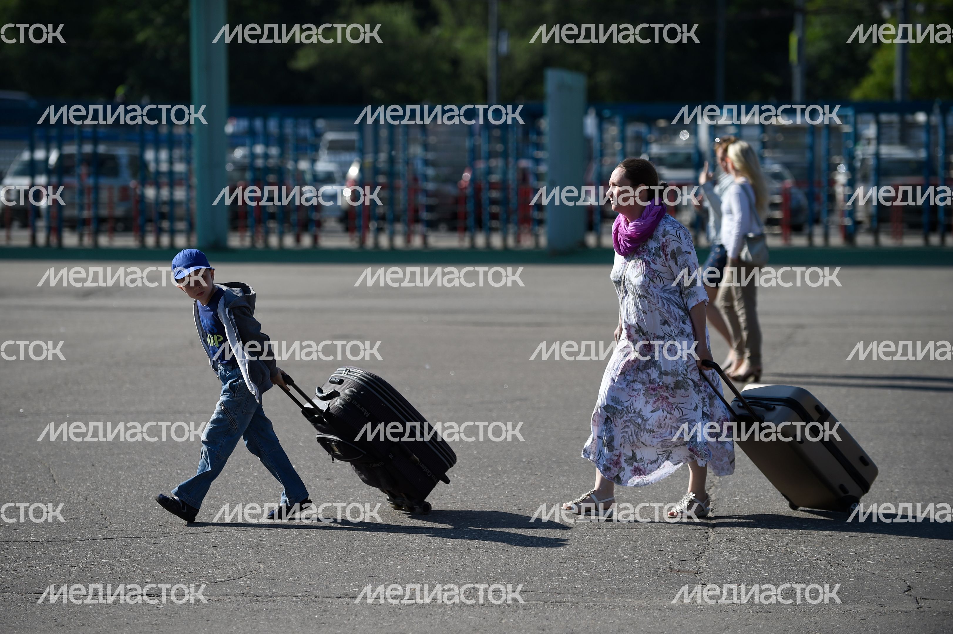 Дети отправляются на отдых в летние лагеря из Москвы