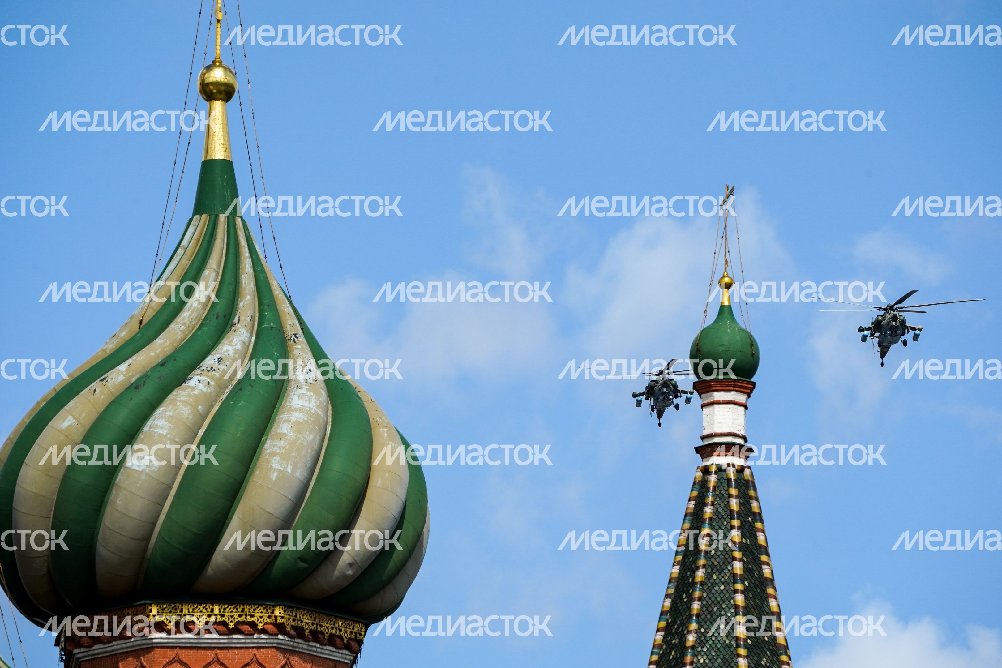 Тренировочные полеты над Красной площадью экипажей самолетов ВКС, принимающих участие в военном параде