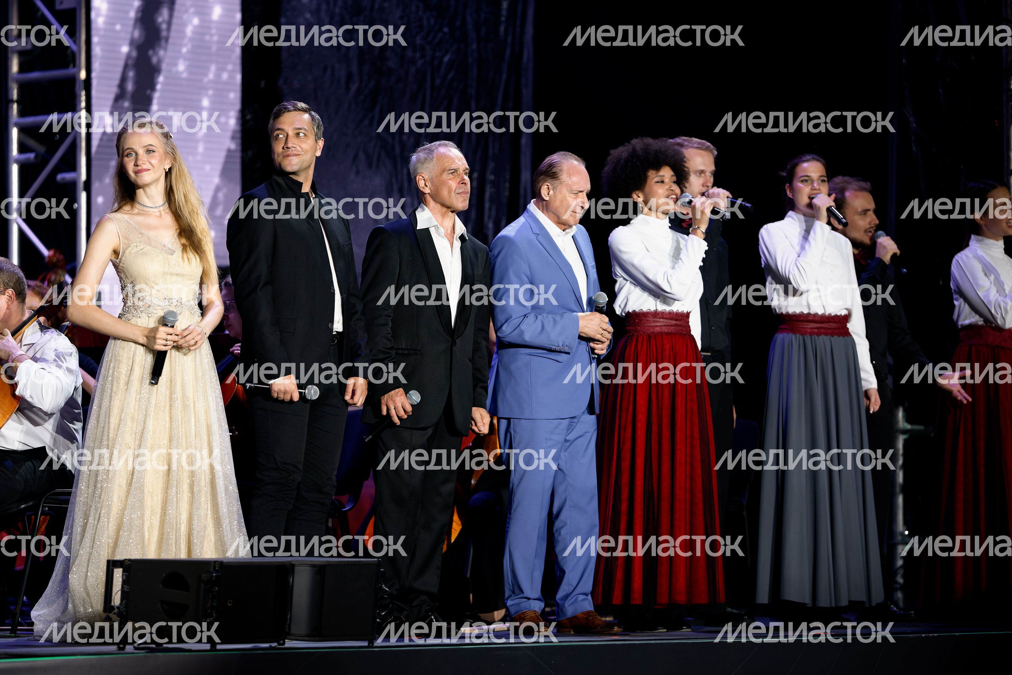 Максим Дунаевский на сцене фестиваля «Лето. Музыка. Музей» в Истре Максим Дунаевский на сцене фестиваля «Лето. Музыка. Музей» в Истре