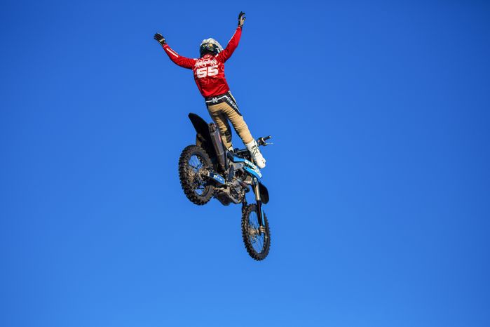 Зимний фристайл-мотокросс от команды FMX13 в Одинцово