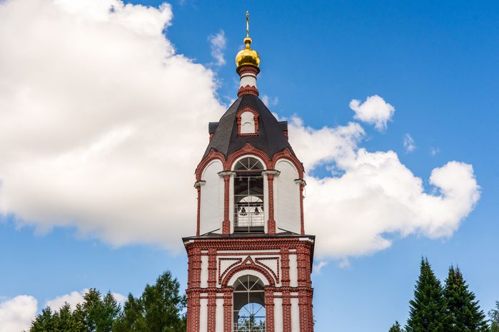 Церковь Воскресения Словущего в деревне Карпово Дмитровского округа