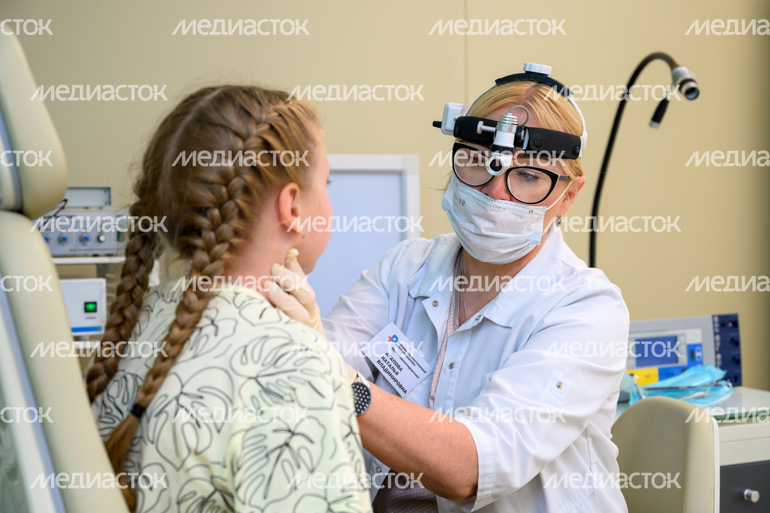 Лор-врач принимает пациента в КДЦ «Ромашка» в селе Ромашково Одинцовского округа Лор-врач принимает пациента в КДЦ «Ромашка» в селе Ромашково Одинцовского округа
