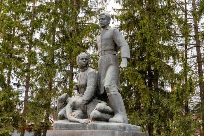 Памятник юным героям-партизанам в селе Осташево Волоколамского округа