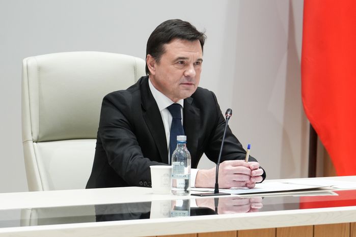 Андрей Воробьев поблагодарил общественников за работу и вручил им областные награды