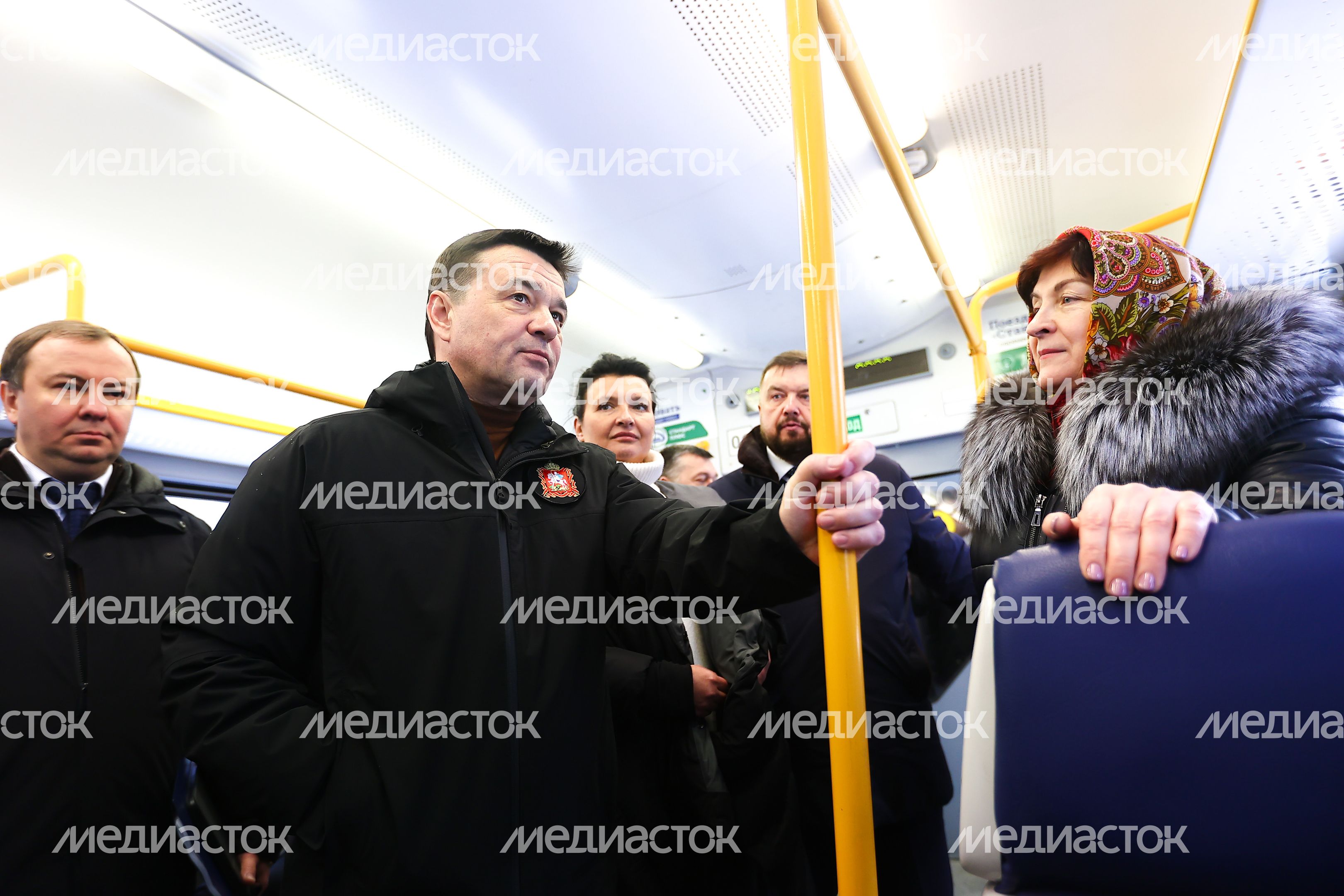 Поездка губернатора Подмосковья в электричке