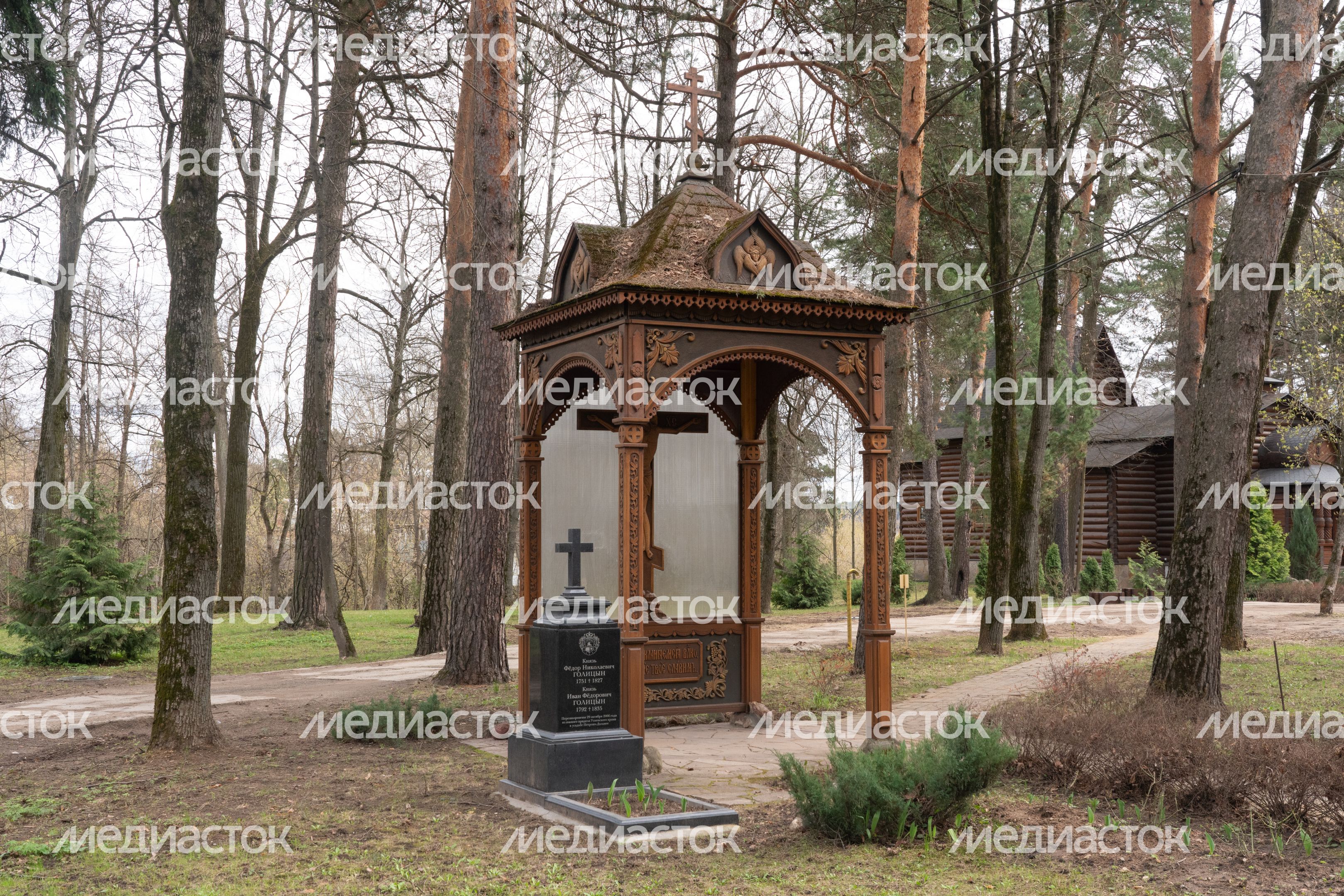 Храм Успения Пресвятой Богородицы в усадьбе Петрово-Дальнее (г. о. Красногорск) Храм Успения Пресвятой Богородицы в усадьбе Петрово-Дальнее (г. о. Красногорск)