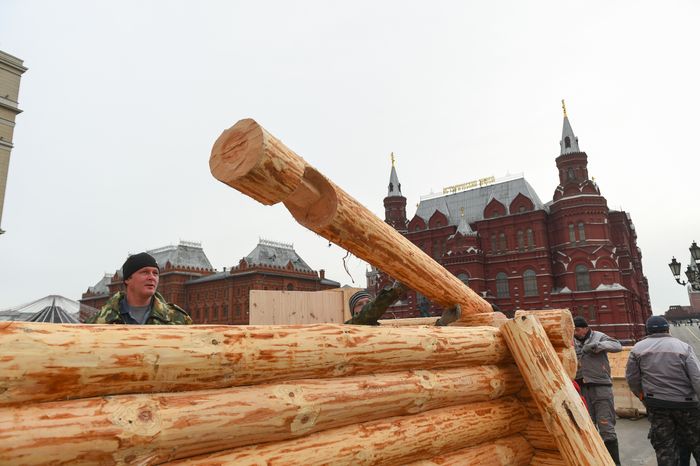 Монтаж инсталляций для фестиваля «Московская Масленица» на Манежной площади
