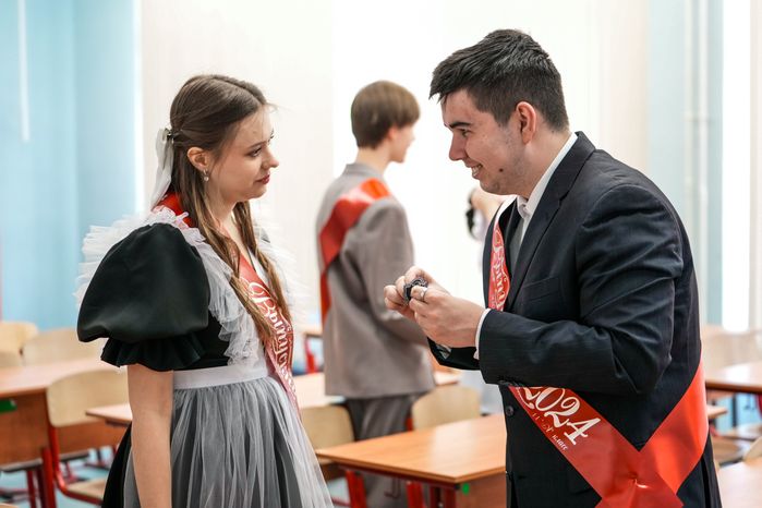 Губернатор поздравил выпускников реутовской СОШ №10 с последним звонком