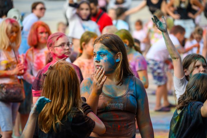 Фестиваль красок Holi Dance в Наташинском парке в Люберцах