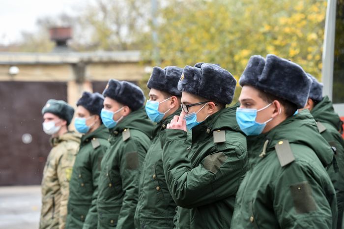 Отправка призывников к местам прохождения военной службы с городского сборного пункта Военного комиссариата города Москвы
