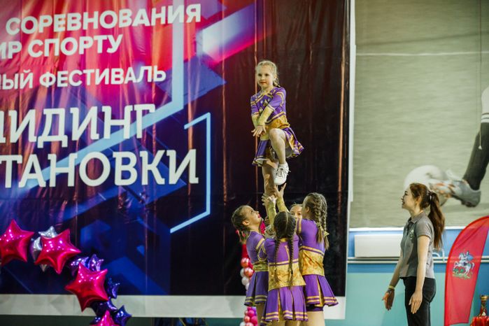 Дубна. Соревнования по чирлидингу в спорткомплексе «Радуга»