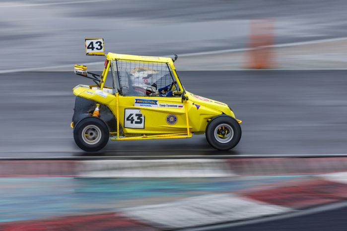 Детский заезд на мини-багги на гоночной трассе ADM Raceway в Мячково
