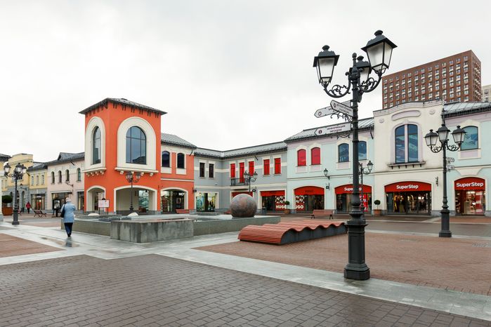 Торговый центр «Outlet Village Белая Дача» в Котельниках осенью