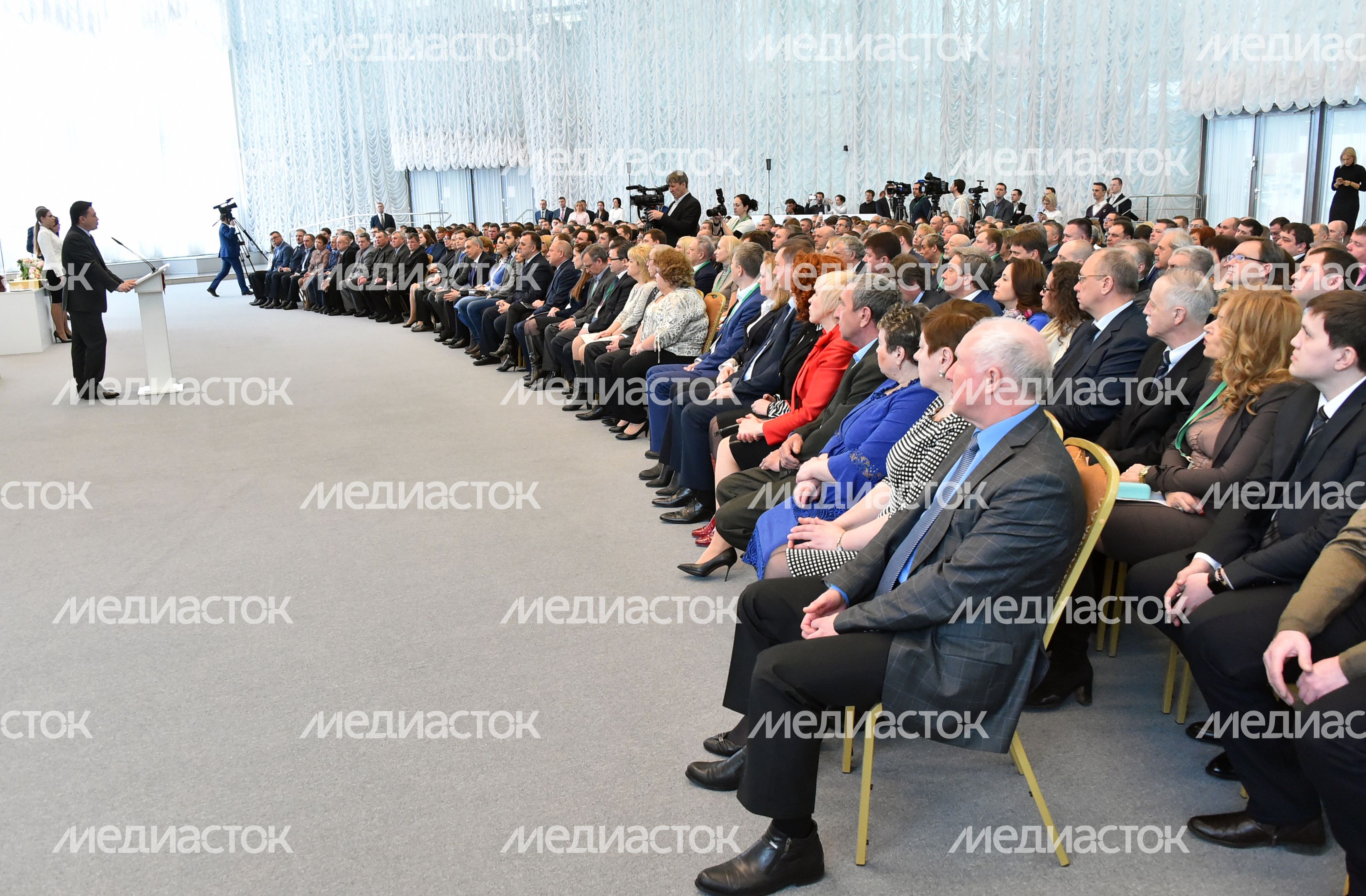 А. Воробьев поздравил работников ЖКХ с профессиональным праздником