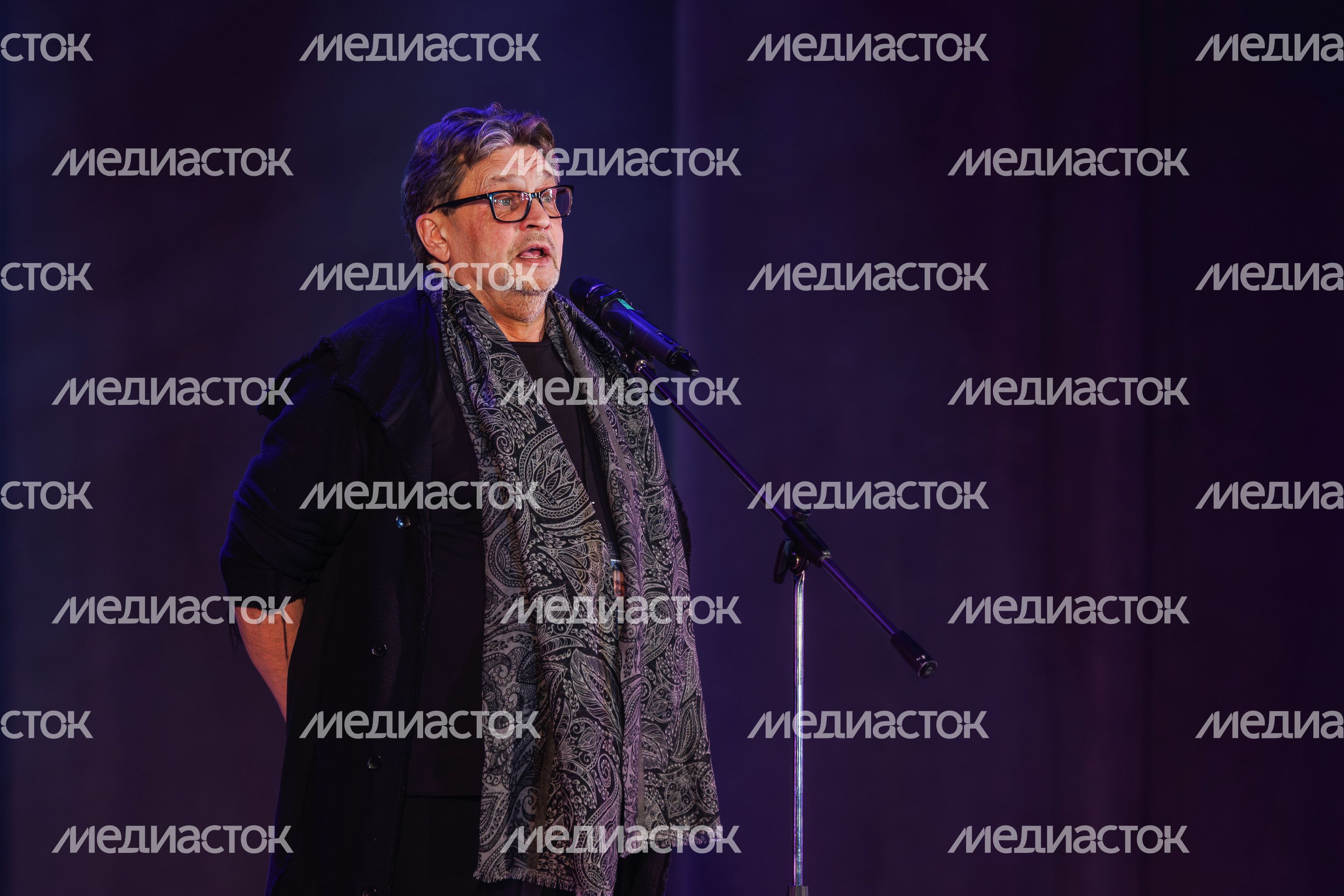 Актер Александр Домогаров на открытии Международного кинофестиваля имени Вячеслава Тихонова «17 мгновений…» Актер Александр Домогаров на открытии Международного кинофестиваля имени Вячеслава Тихонова «17 мгновений…»