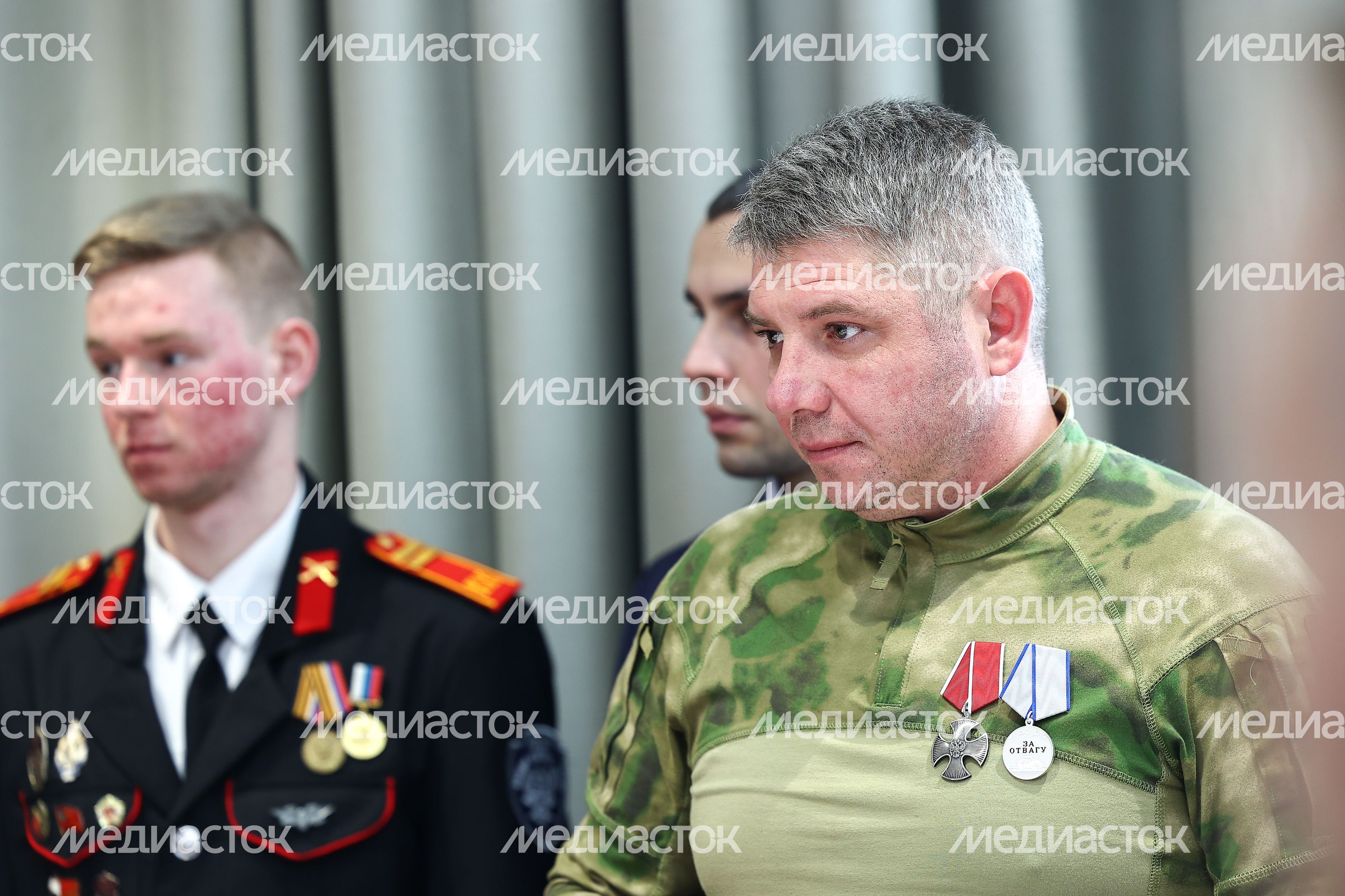 Андрей Воробьев вручил государственные награды бойцам добровольческого отряда «БАРС»