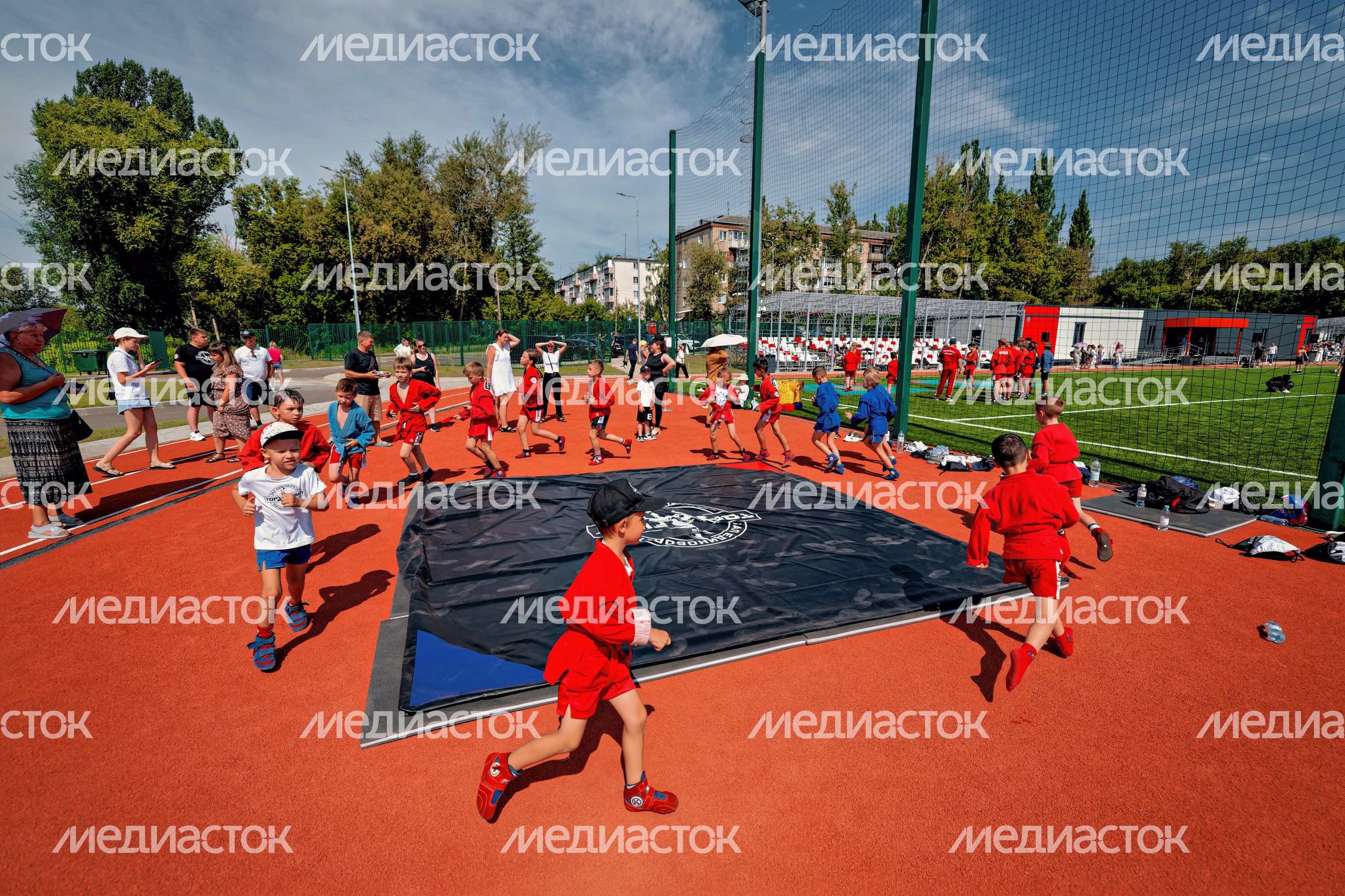 Мастер-класс и открытая тренировка по самбо в День физкультурника на стадионе «Полет» в Лыткарино