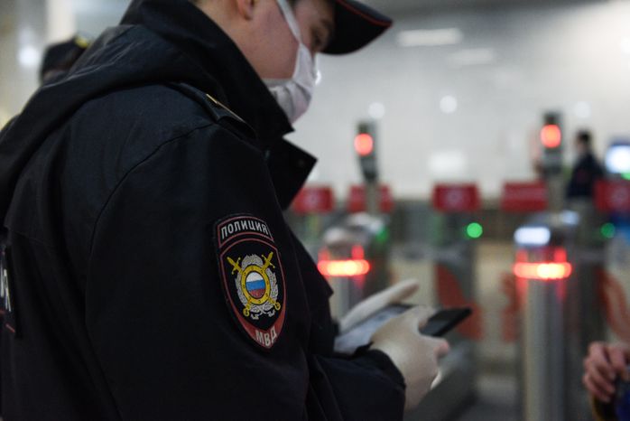Проверка электронных пропусков в московском метро