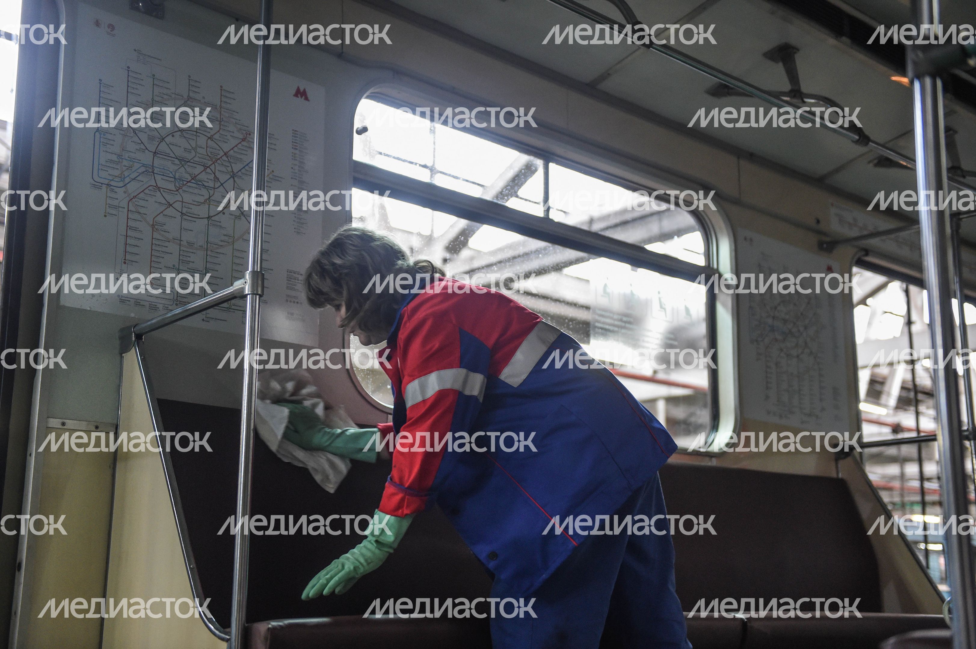 Кварцевание и мытье вагонов метро