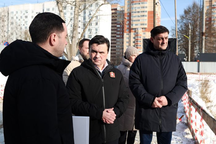 Андрей Воробьев проверил ход строительства нового корпуса поликлиники в Нахабино