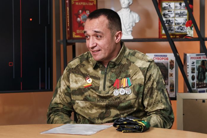Встреча Андрея Воробьева с жителями Люберец Еленой Громковой и участником СВО Константином