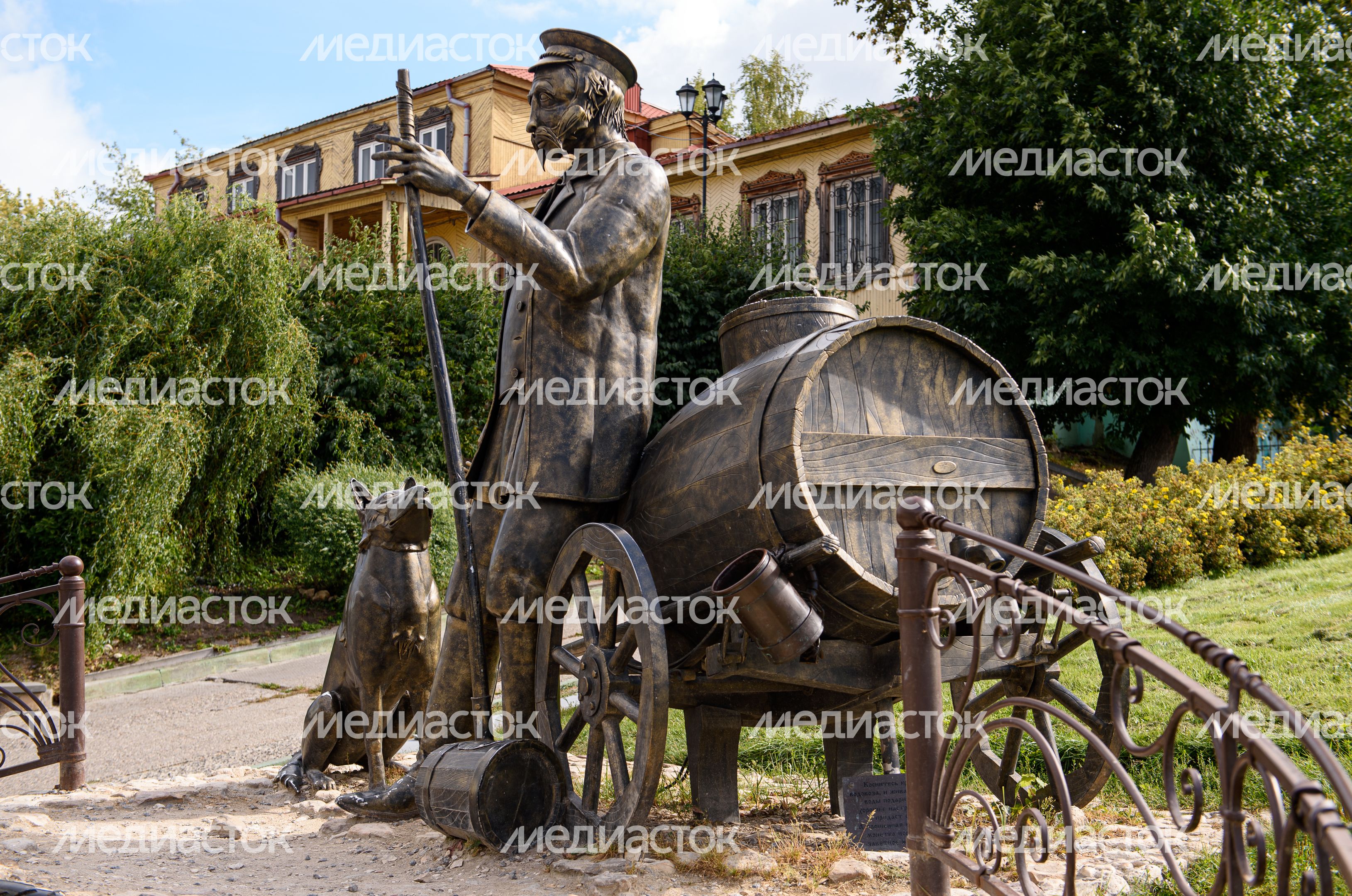 Коломна. Памятник водовозу