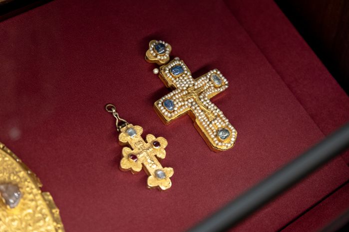 Ризница. Экспозиция Реликвия и сокровища Троице-Сергиева монастыря XI-XVII веков