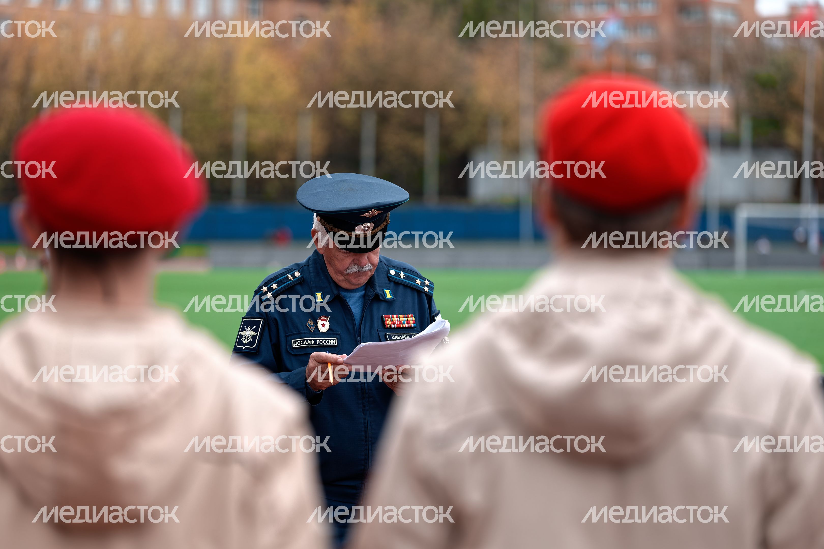 Смотр строя и песни показали школьники в военно-патриотической игре «Наследники Победы» в Подольске Смотр строя и песни показали школьники в военно-патриотической игре «Наследники Победы» в Подольске