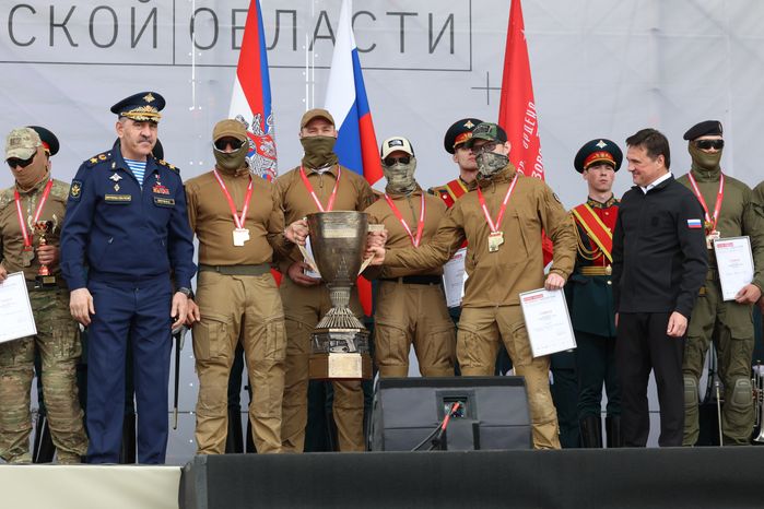 Андрей Воробьев вручил призы победителям III "Кубка Победы" по армейскому тактико-стрелковому многоборью
