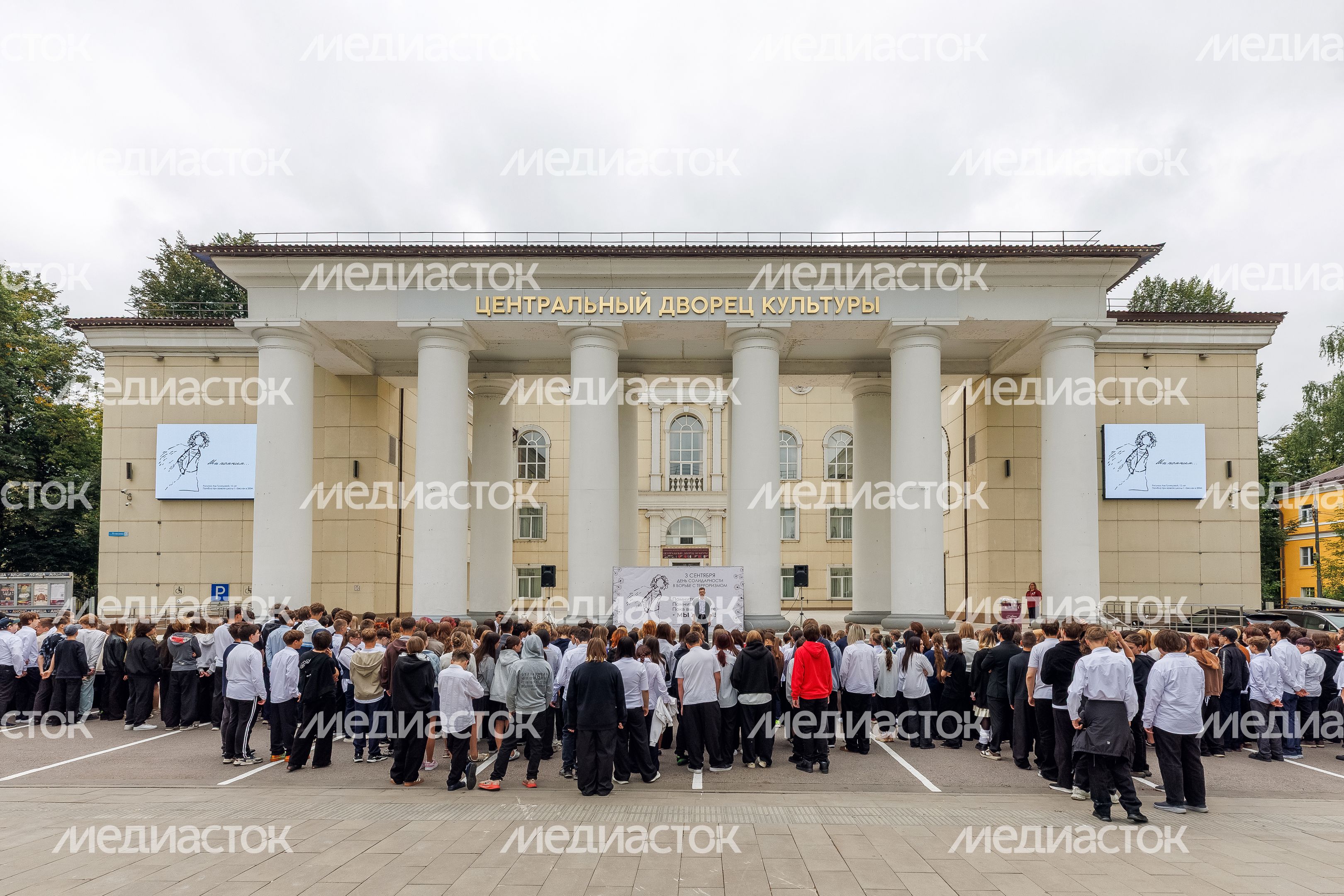 Площадь у Центрального дворца культуры на улице Пушкина в Щелково Площадь у Центрального дворца культуры на улице Пушкина в Щелково