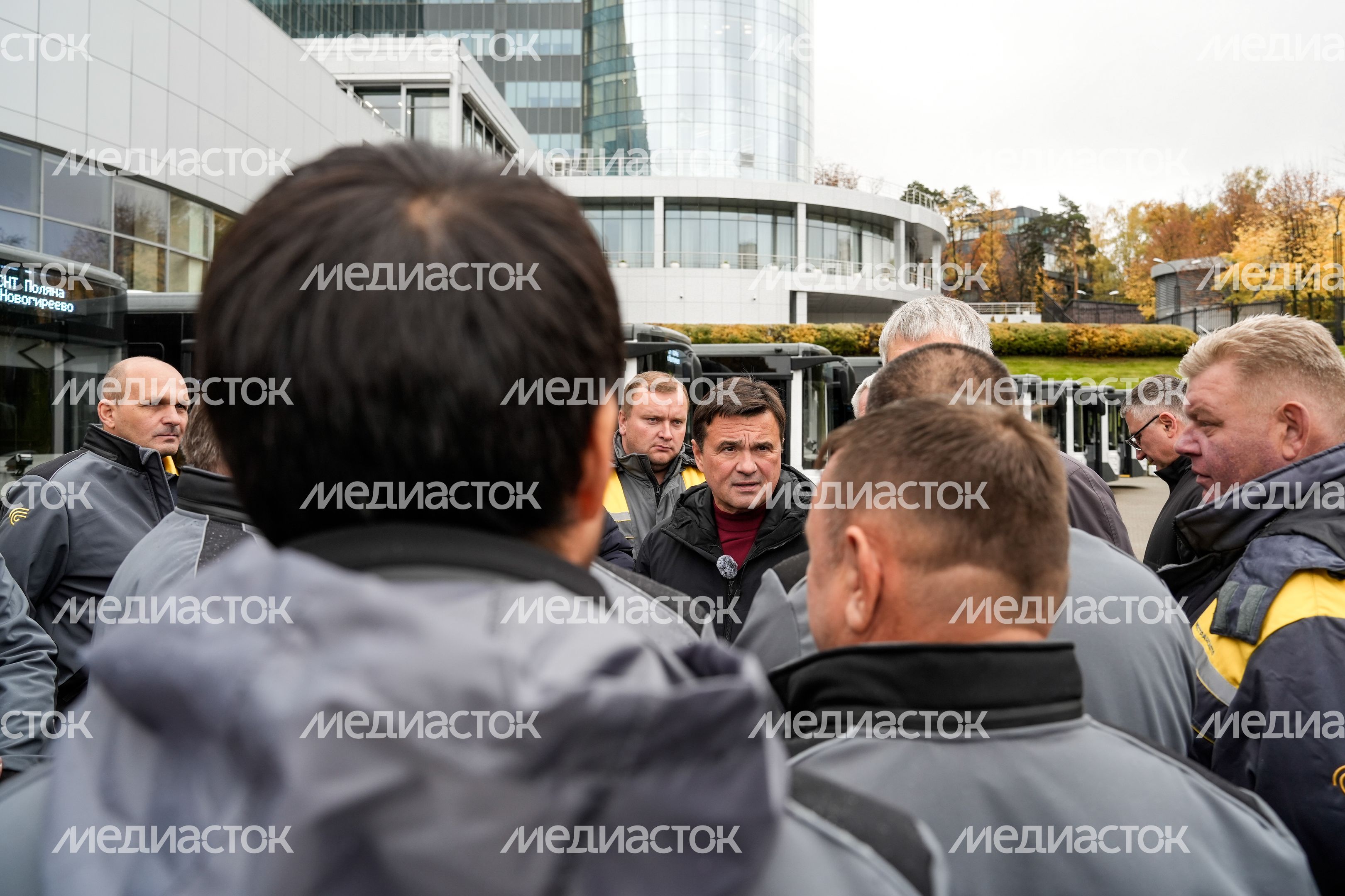 Андрей Воробьев передал партию новых автобусов округам Подмосковья Андрей Воробьев передал партию новых автобусов округам Подмосковья
