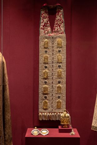 Ризница. Экспозиция Реликвия и сокровища Троице-Сергиева монастыря XI-XVII веков